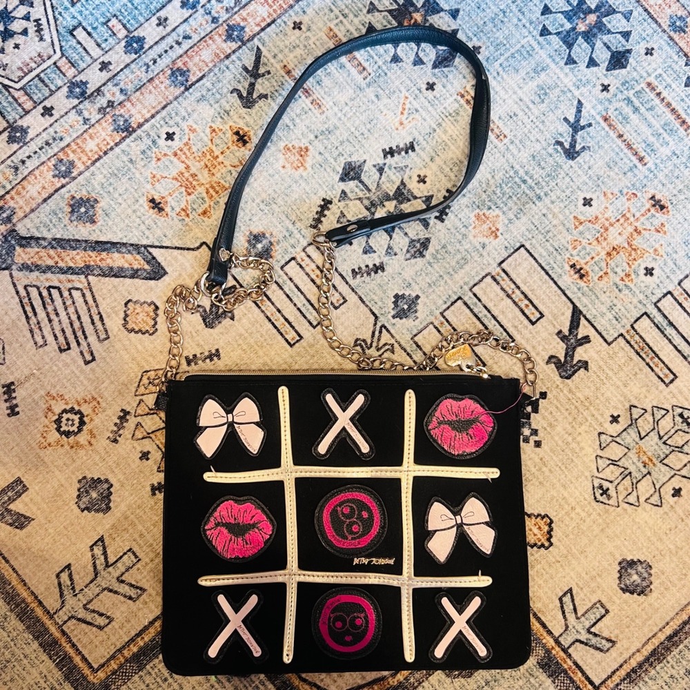 Betsey‎ Johnson Kitsch XOXO Crossbody Bag Tic Tac Toe Funky Bright Bows Lips